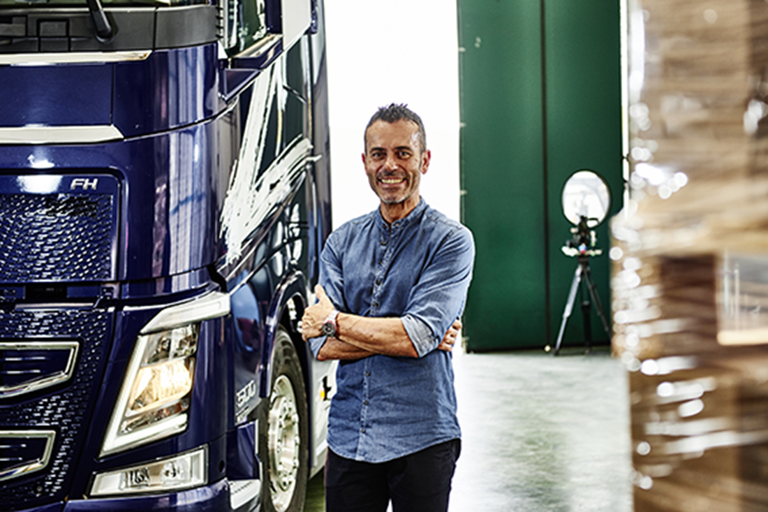 Fabio Bilibio Standing next to a Truck